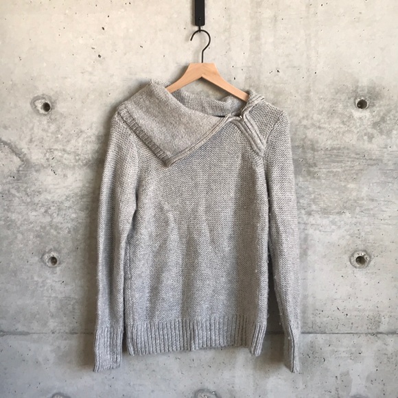Banana Republic Gray Sweater - Picture 4 of 7